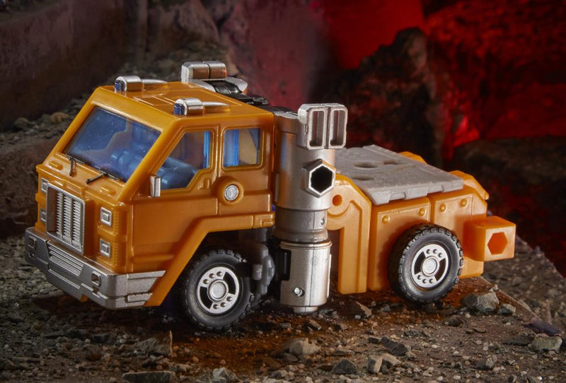 Transformers - WFC: Kingdom - Deluxe Huffer